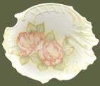 White Poincetia Plate 白いポインセチアのプレート Roses on Shell Plate